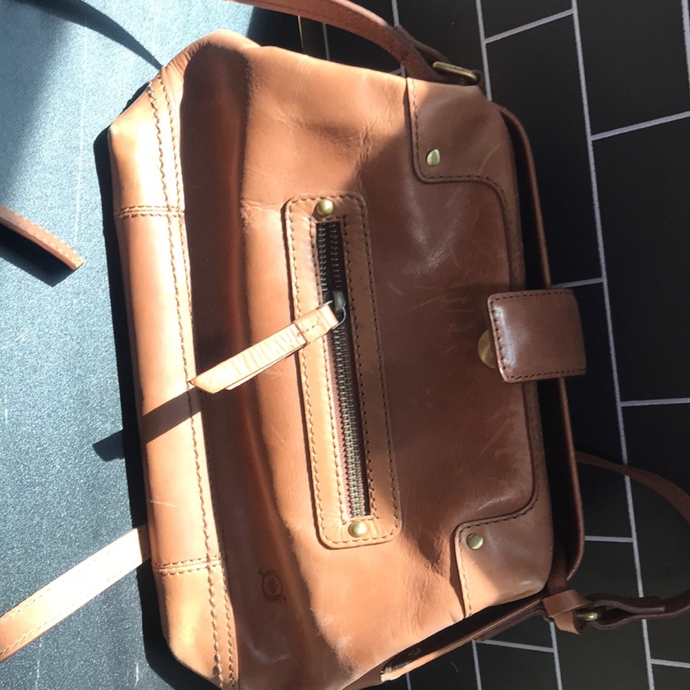 Gorgeous Born shoulder bag. EUC! Leather!